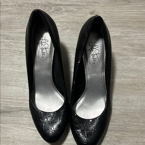 Black Quilted Women’s Shoes by Life Stride - Picture 1 of 4